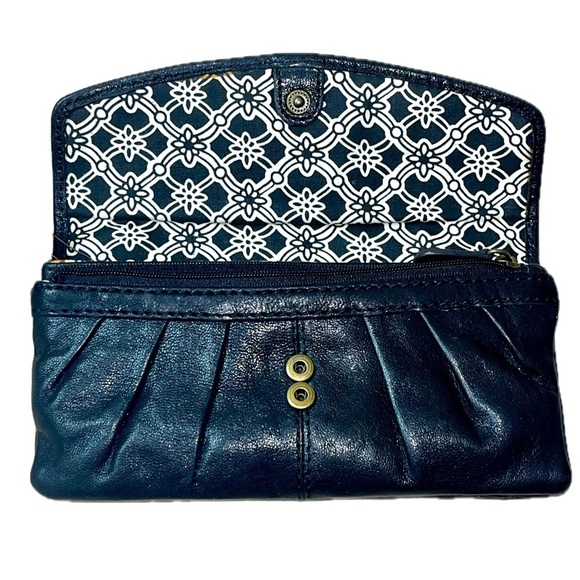 NWT Fossil Talita Flap Clutch Blk Leather Etched Embroidered Wallet Floral Liner - Picture 1 of 13